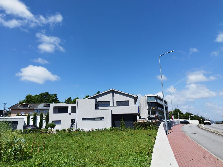 Moradia T3 com garagem fechada e área exterior