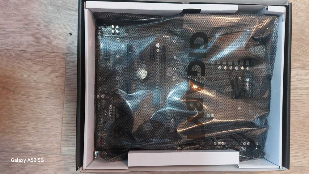 Sprzedaje Procesor AMD Ryzen 5 5600 BOX  + Płyta główna GIGABYTE B550