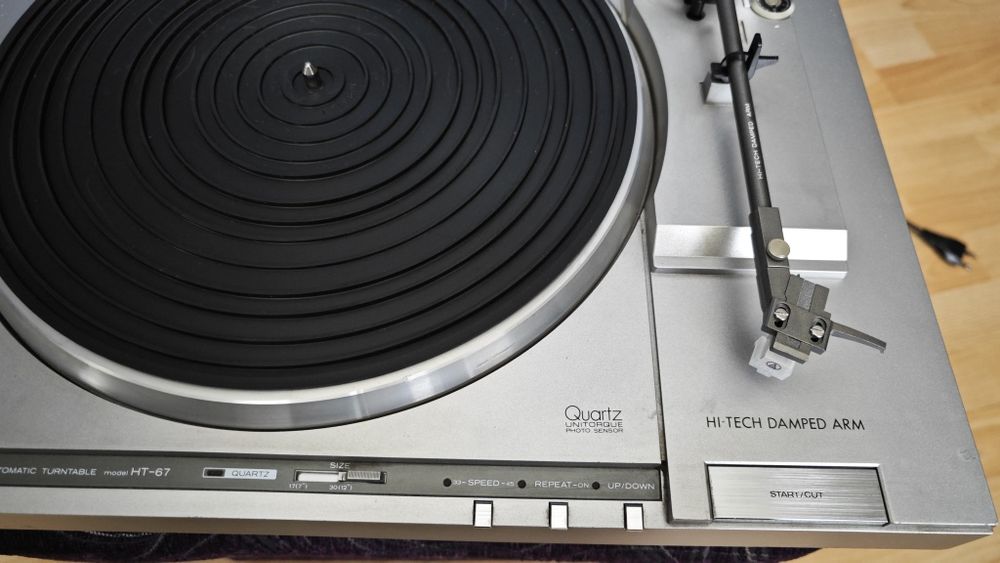 Gramofon Hitachi HT-67 sprawny stan bardzo dobry