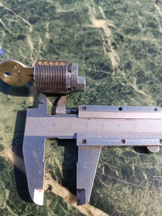 Wkładka z kluczykiem do klamki chłodni