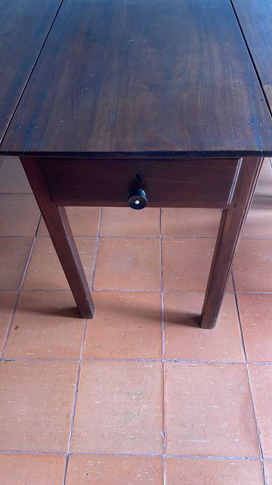 Mesa de jantar Pombalina (Sec XVIII)) em vinhático
