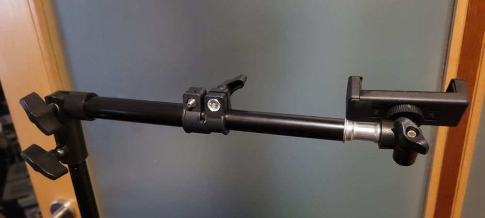 Tripé articulado com suporte para telemóvel