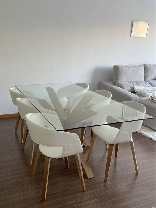 Mesa com tampo de vidro