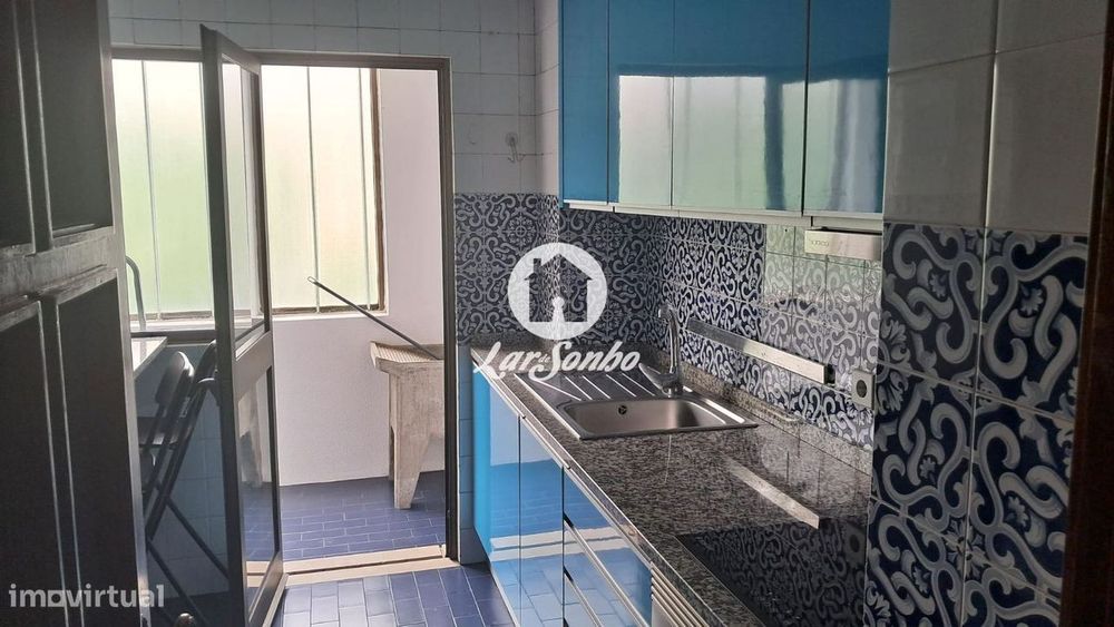 Apartamento T2, na zona da Rua Costa Cabral, junto ao Metro, dispon...