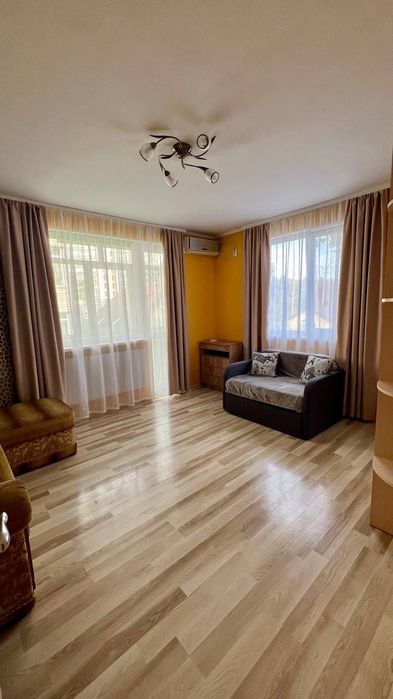 Здам в оренду затишну квартиру з великою балконом-лоджією