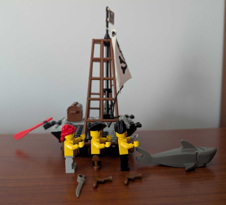 Lego 6261 Piracka Tratwa z Kapitanem