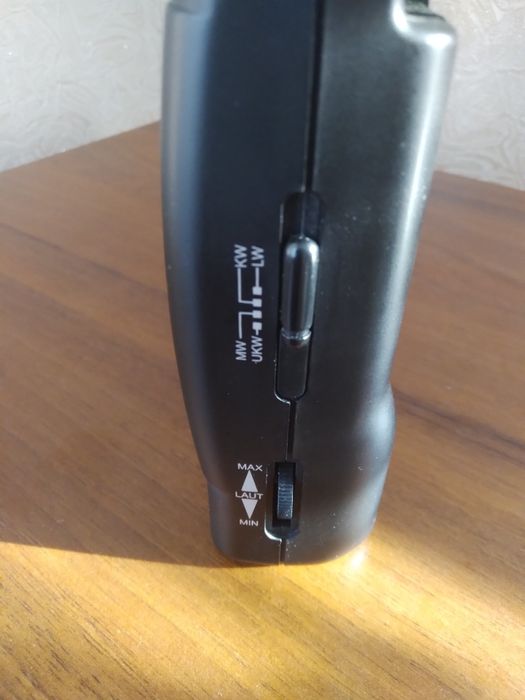 Радиоприемник V9805  новий.