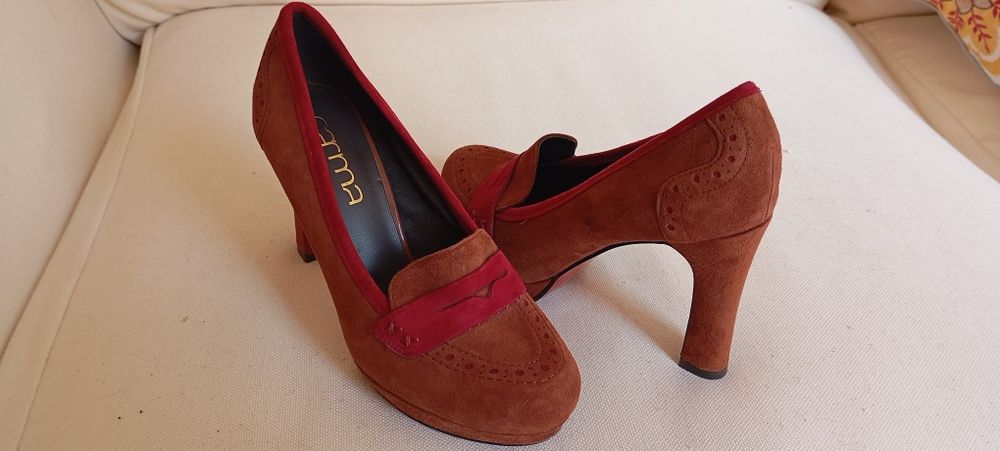 Sapatos de salto alto castanho camurça Carma