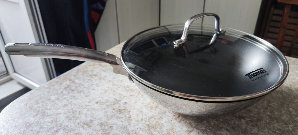 Продам сковорідку WOK