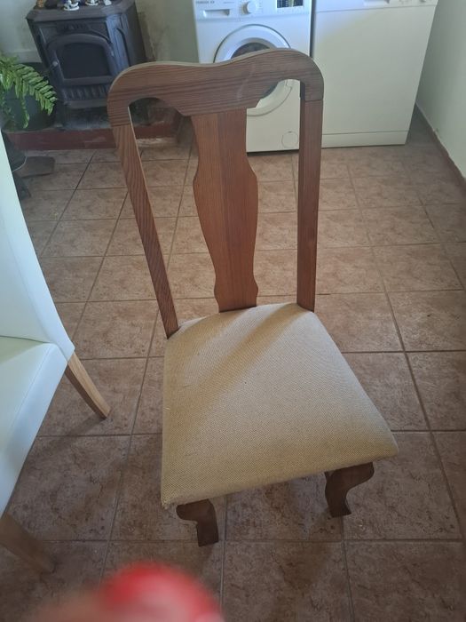 Mesa de jantar em madeira