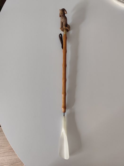 Kolekcjonerska drewniana łyżka do butów z drewnianą figurką antyk