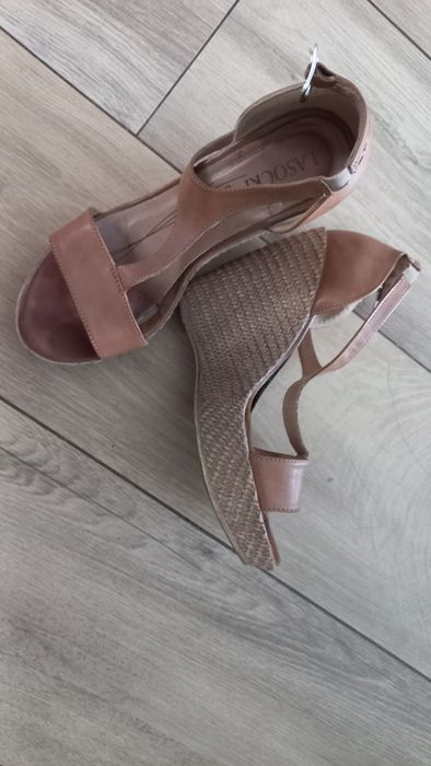 Sandały skorzane na koturnie roz 35