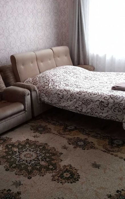 Пол дома 2 комнаты, гараж, участок.