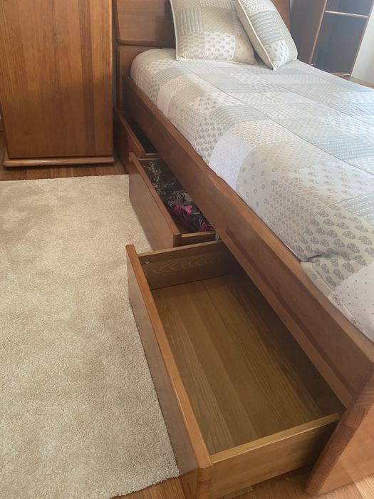 Quarto estudio cama com gavetas, roupeiro e cómoda