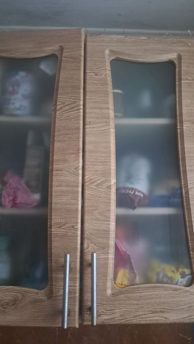 Продажться встроєнна кухня, з недодоліками.