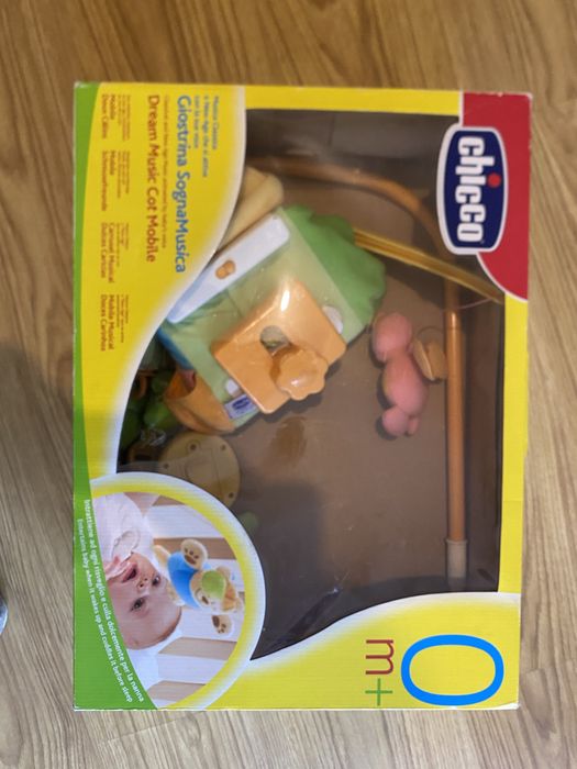 Mobile musical para berço