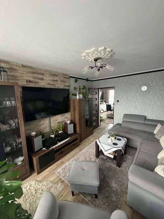 Mieszkanie w centrum Jaworzna przy urzedzie miejskim  48,2m2 + piwnica 2,3m2 + pomieszczneie strychowe (pokój)