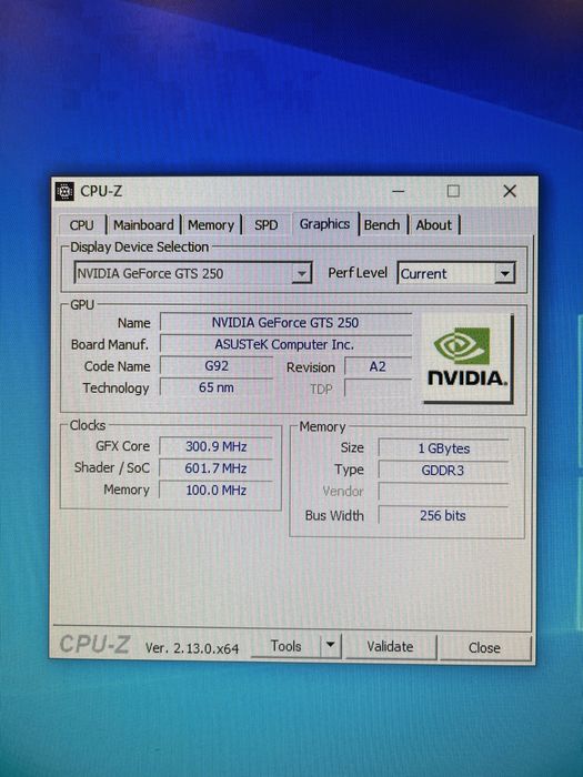 Офісний ПК з монітором, клавіатурою і мишкою