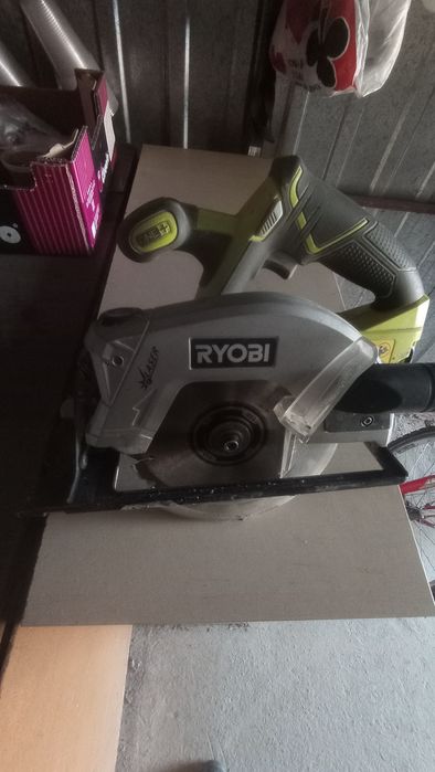 Pilarka Ryobi RWSL 1801