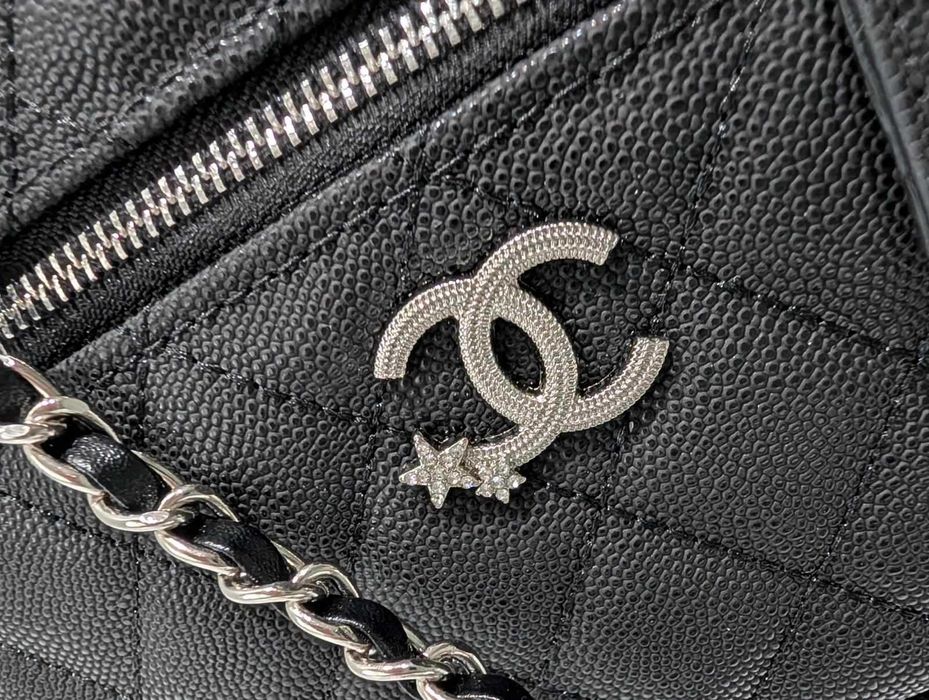 Сумочка Chanel 19 см абсолютно вся шкіряна і верх і підкладка