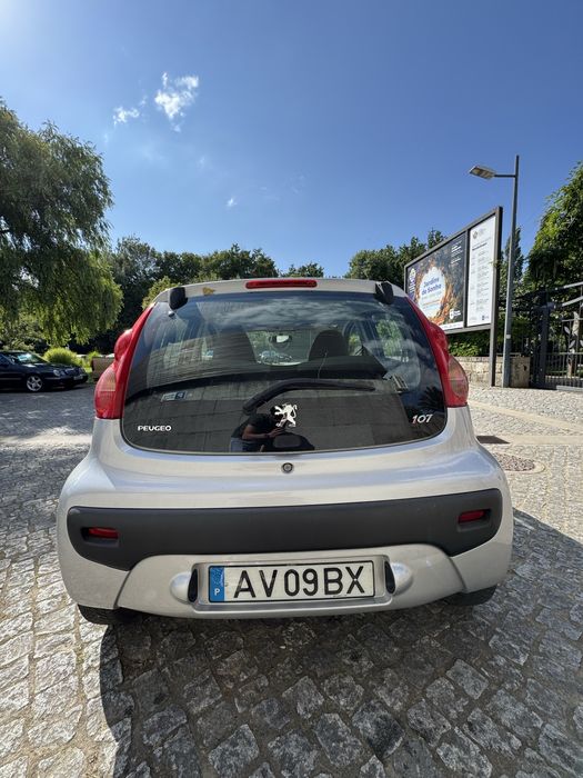 Peugeot 107 1.0 — 5 portas, económico e ideal para cidade