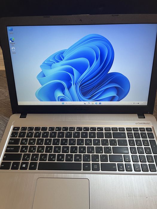 Продам ноутбук asus присутній торг