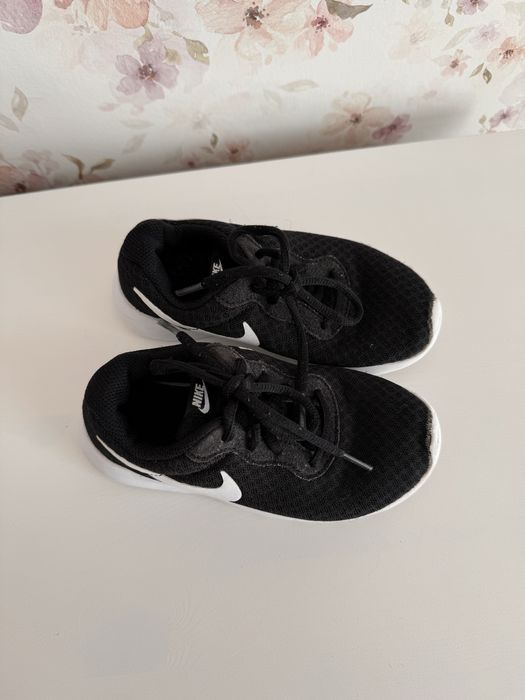 Sneakersy Nike TANJUN buty sportowe siateczkowe rozmiar 28