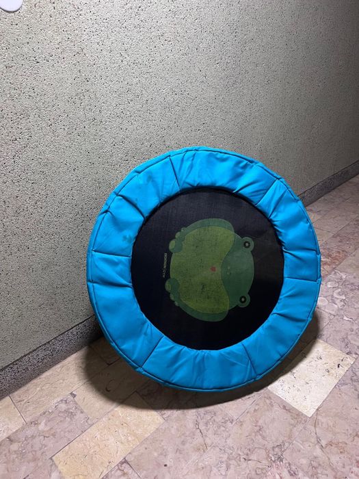 Mini trampolim para crianças