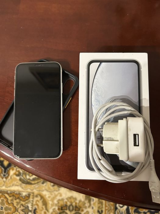 Продам Iphone XR/64 оригінал,акб 81.