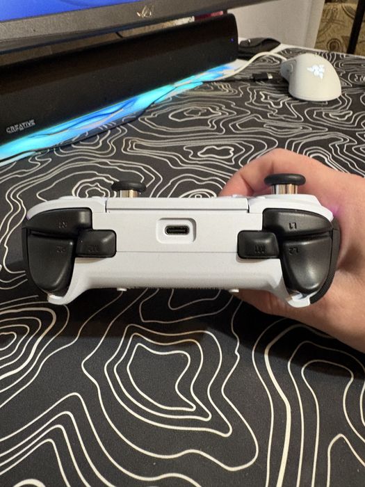 Продам Геймпад Razer Wolverine V2 PRO for PS5 White