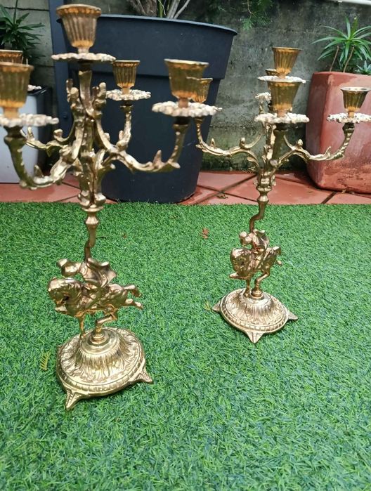 Castiçais (2) espetaculares vintage em latão maciço (Raríssimos)