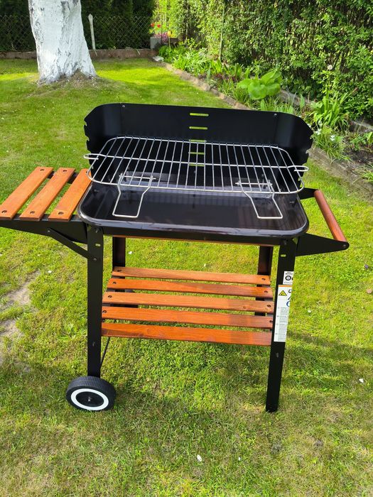 nowy grill węglowy
