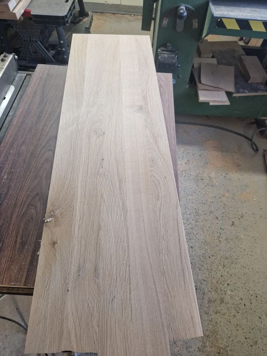 Sprzedam surowe stopnie dębowe.