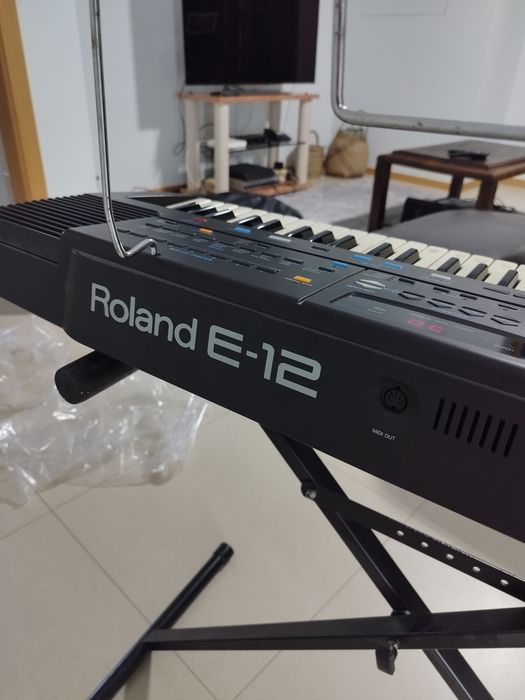 Teclado Roland E-12 Intelligent Keyboard