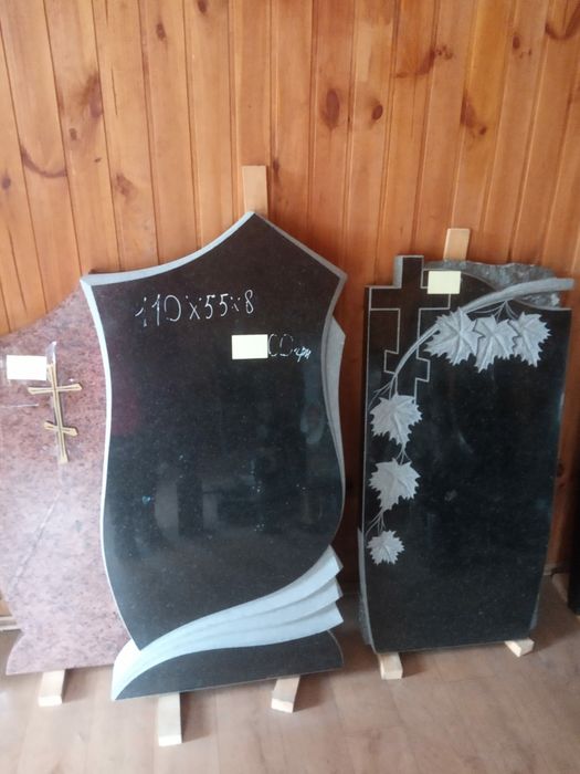 Пам'ятники, граніт, Полтава.