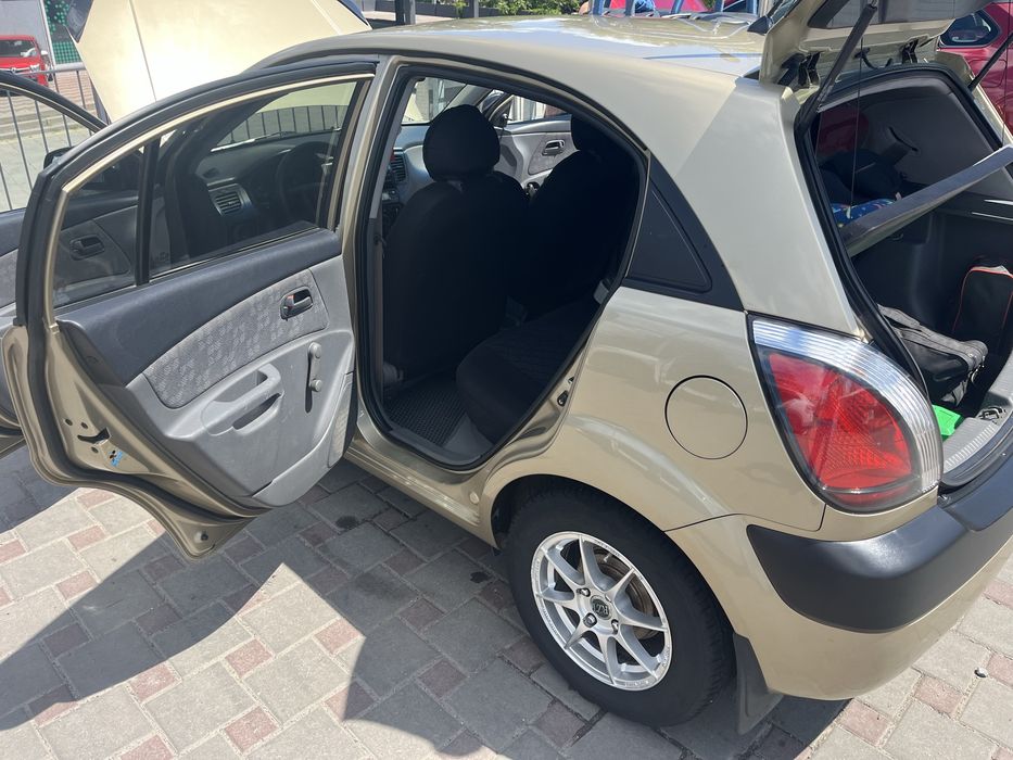 Продам автомобіль  Kia rio 2
