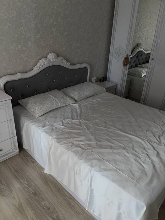 Продам спальный гарнитур Миро-Марк Luiza глянець белый