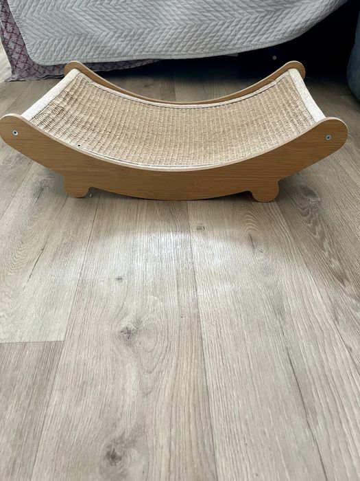 Лежанка-кігтеточка для котів