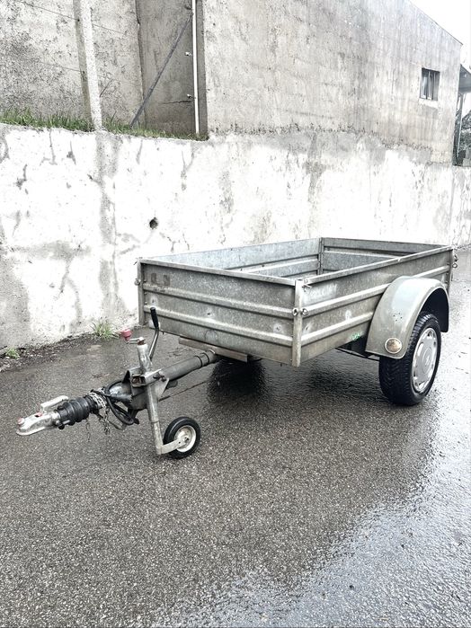 Atrelado com travão de inércia 750kg