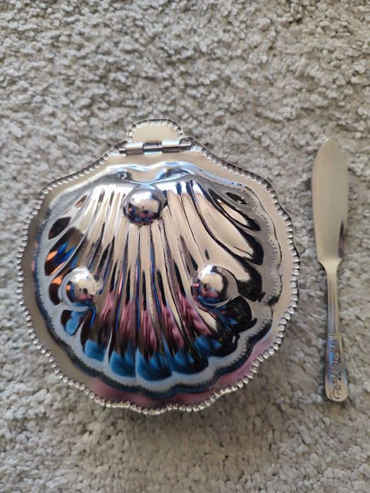 Elegante Manteigueira/Prato de Caviar em Formato de Concha