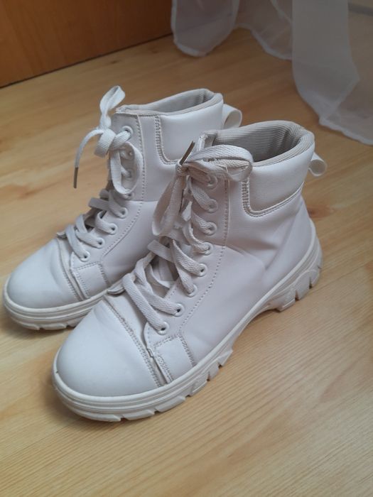 Buty damskie biały na jesień