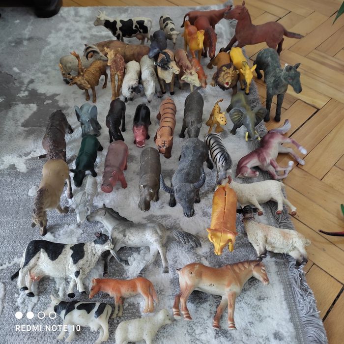 Дитячі іграшки звірі