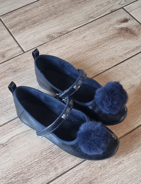 Balerinki 34 lakierki granatowe Baleriny brokatowe pompony rzepy