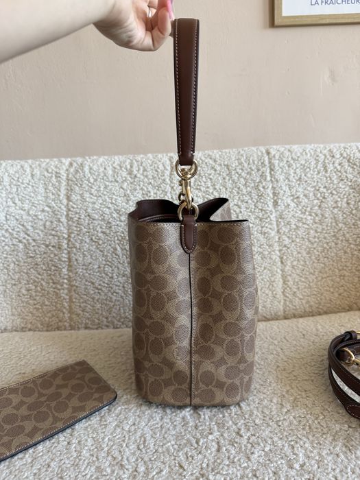 Сумка Coach Rowan Bucket Bag In Signature Canvas бежева