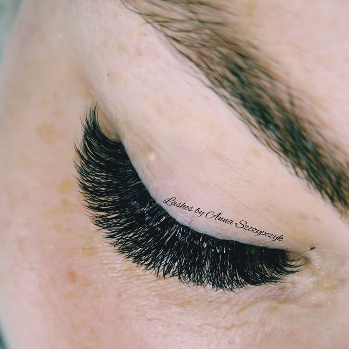 Stylizacja rzęs i brwi