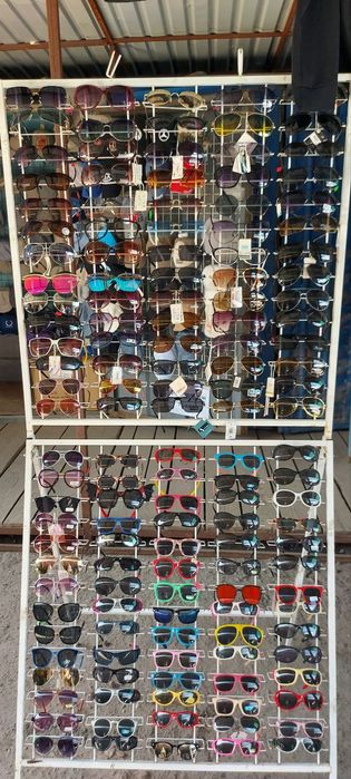 Продам стелаж для окулярів ( 210шт )(150шт).Також розпродаж солнцезахи