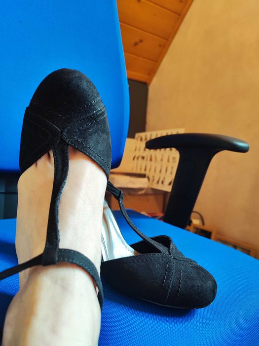 Buty r.38 na stabilnym słupku Marco Tozzi