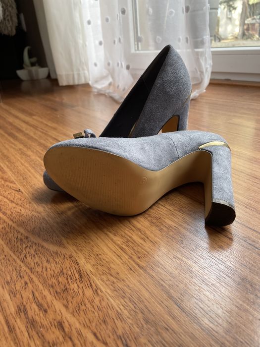 Niebieskie buty na obcasie