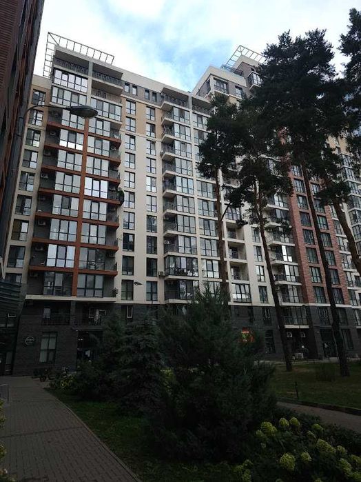 Бровари продам 1 кім.квартиру Крона парк з ремонтом.