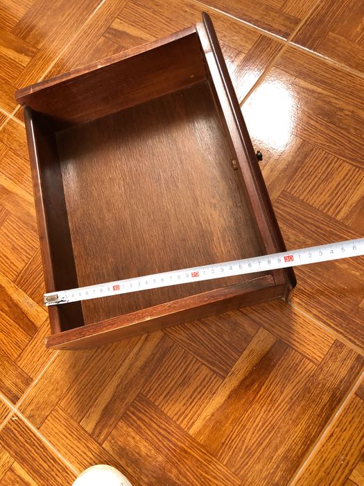 Mesa de cabeceira em madeira maciça